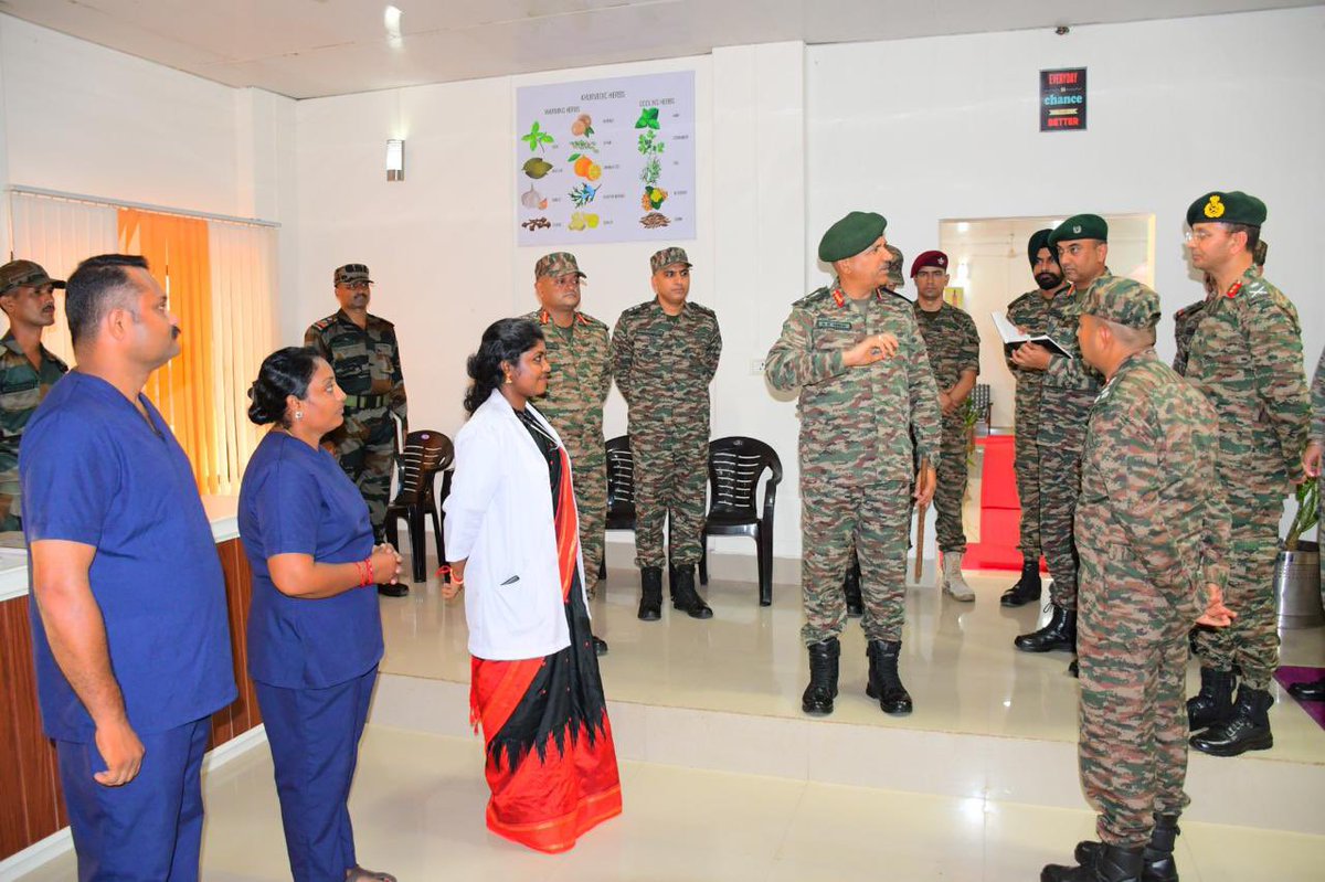 #YearofConsolidation Lt Gen A K Singh, General Officer Commanding-in-Chief #SouthernCommand visited Thiruvananthapuram Military Station & reviewed operational preparedness of the formation & complimented #TeamAmphibians on exalted professional standards aligned to #IndianArmy