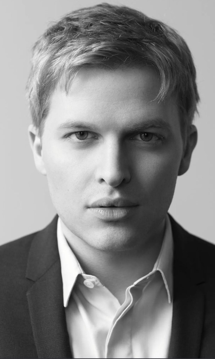 armyhammered's tweet photo. #RonanFarrow https://t.co/ov1fTBR6l5