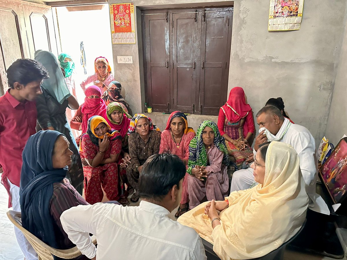 KamleshDhanda1's tweet photo. आज कलायत विधानसभा क्षेत्र के गांव कोलेखां और ढुंडवा में विभिन्न चाय कार्यक्रमों में कार्यकर्ताओं से मुलाकात कर भाजपा के पक्ष में और अधिक प्रचार प्रसार करने तथा आगामी कार्यक्रमों के निमित विचार विमर्�� किया।  #AbkiBaar400Paar
@NayabSainiBJP @BJP4Haryana @MPNaveenJindal https://t.co/EDbWsdARJP