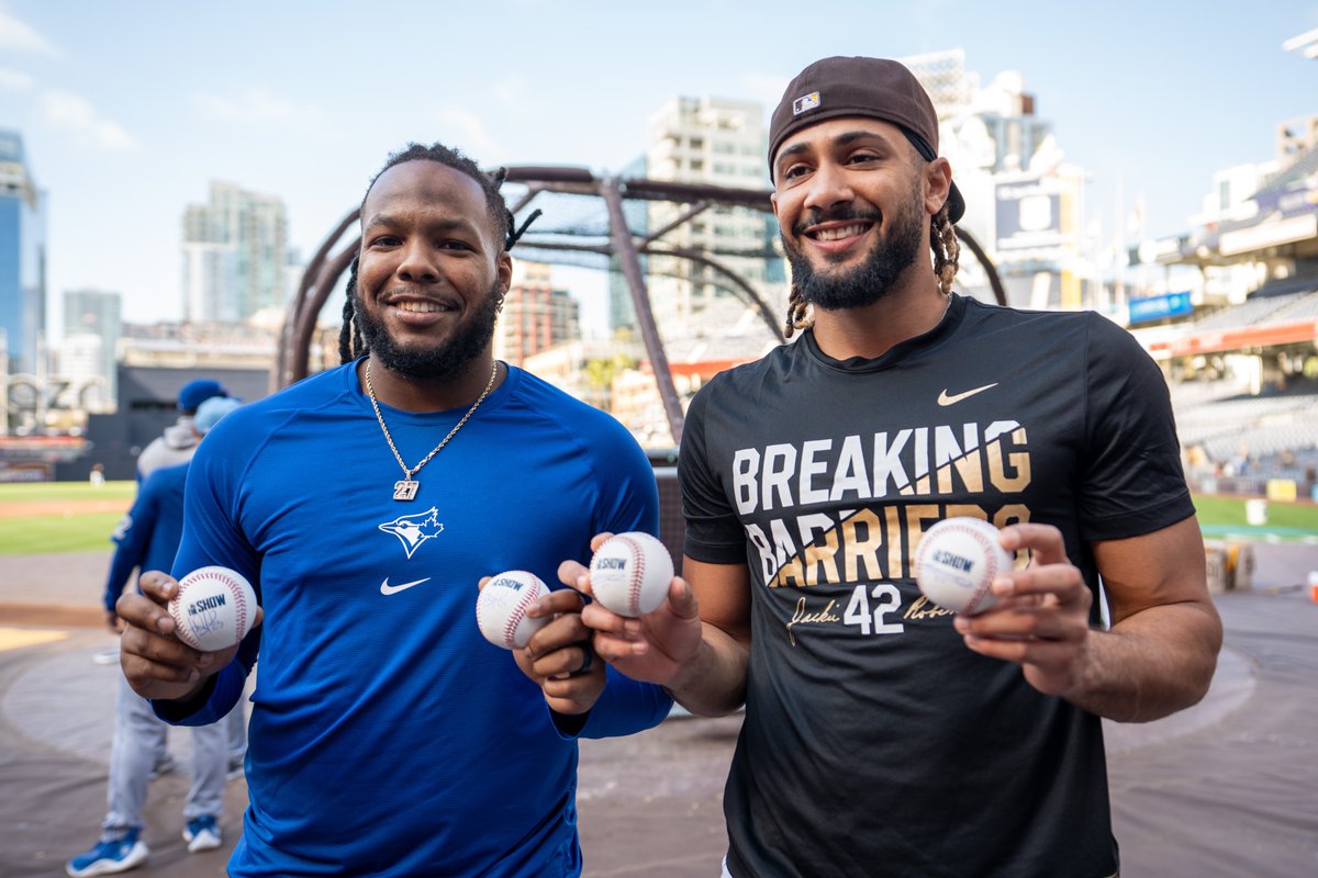 A special @MLBTheShow cover athlete ball swap with @27vladdyjr and @tatis_jr in San Diego over the weekend! 🎮