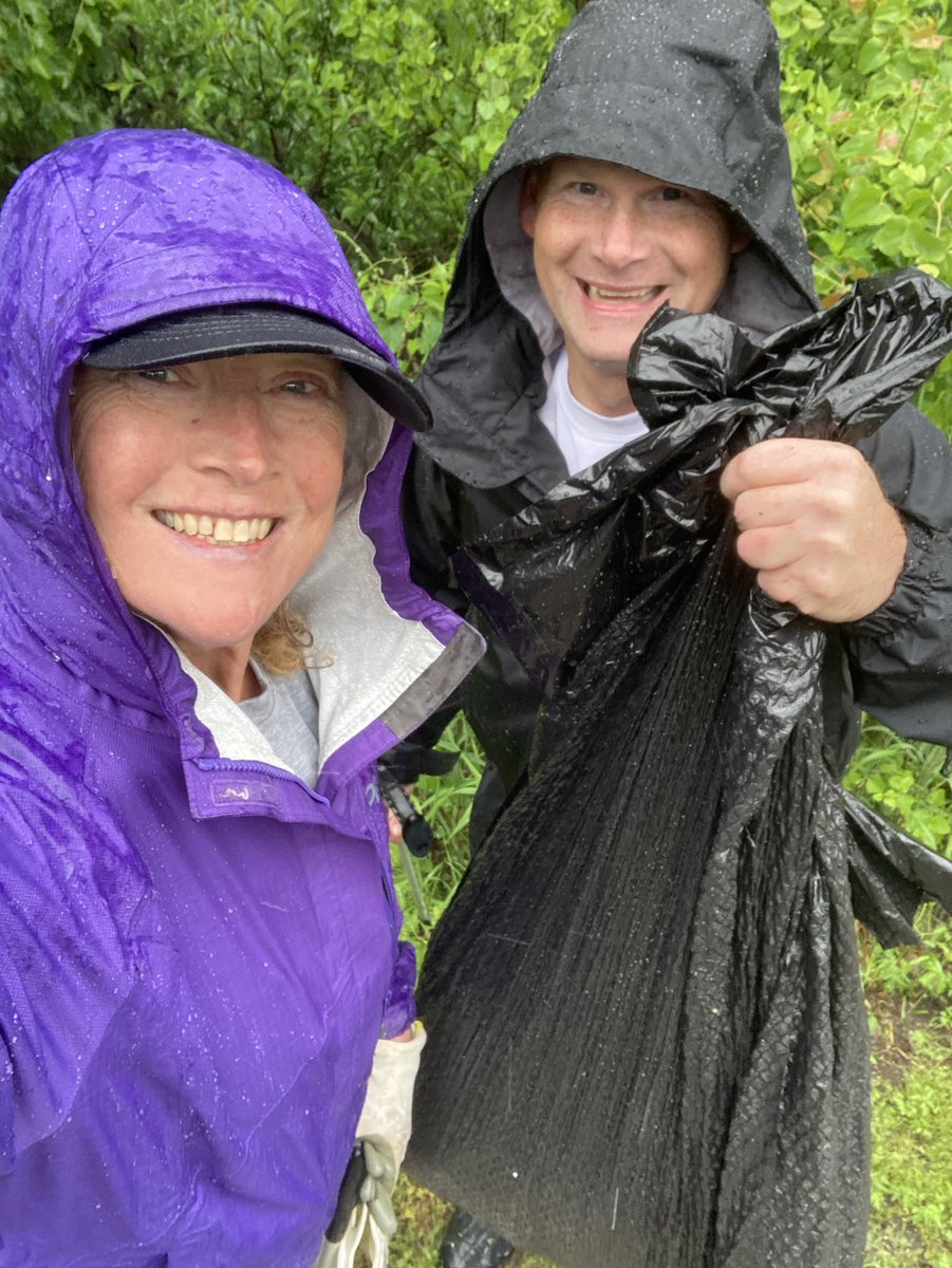 K2Runs's tweet photo. It was a productive week. I got a friend to help - in the 🌧️! 😃 Even the 🪣 was litter. I’ve WAY surpassed the 
#152PickUpChallenge goal, so I’m making up for those who can’t or won’t help.
#GreatAmericanCleanup
#Litterendswithus 
#DoBeautifulThings
#BeautifyTexas #GoVolunteer https://t.co/DhILOJhb7D