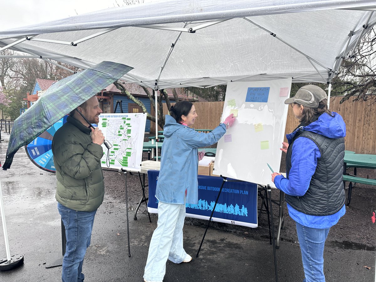 Fantastic #EarthDay at @RWPZoo discussing #outdoorrecreation in the #OceanState! Lindsey Abbott & Jeanette Frisoli from @WestonSampson shared insights on the RI SCORP for @RhodeIslandDEM. storymaps.arcgis.com/stories/f386fa… #HorsleyWitten #LandscapeElements