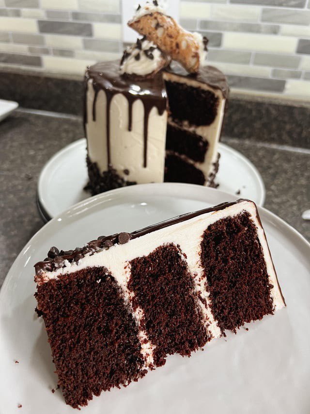 Would you eat this?
Cannoli filling, American buttercream, and ganache drip.

📷:secure-category7404