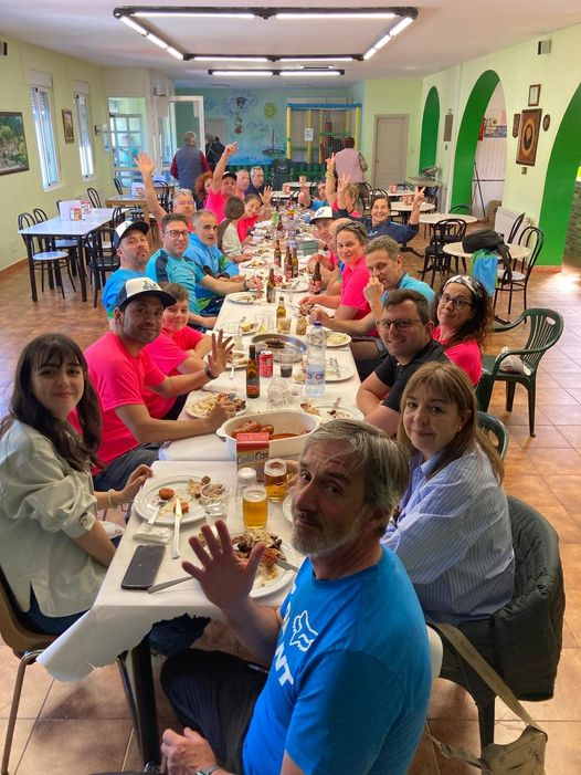 bttesmelle's tweet photo. Juntar 2 pruebas el mismo fin de semana era un reto nuevo. Estamos muy cansados pero todo ha salido bien gracias a este equipazo y también a los padres y a los niños por hacer de este club una familia. Gracias.
Estamos pensando en hacer 3!! https://t.co/dLypI4sp1g