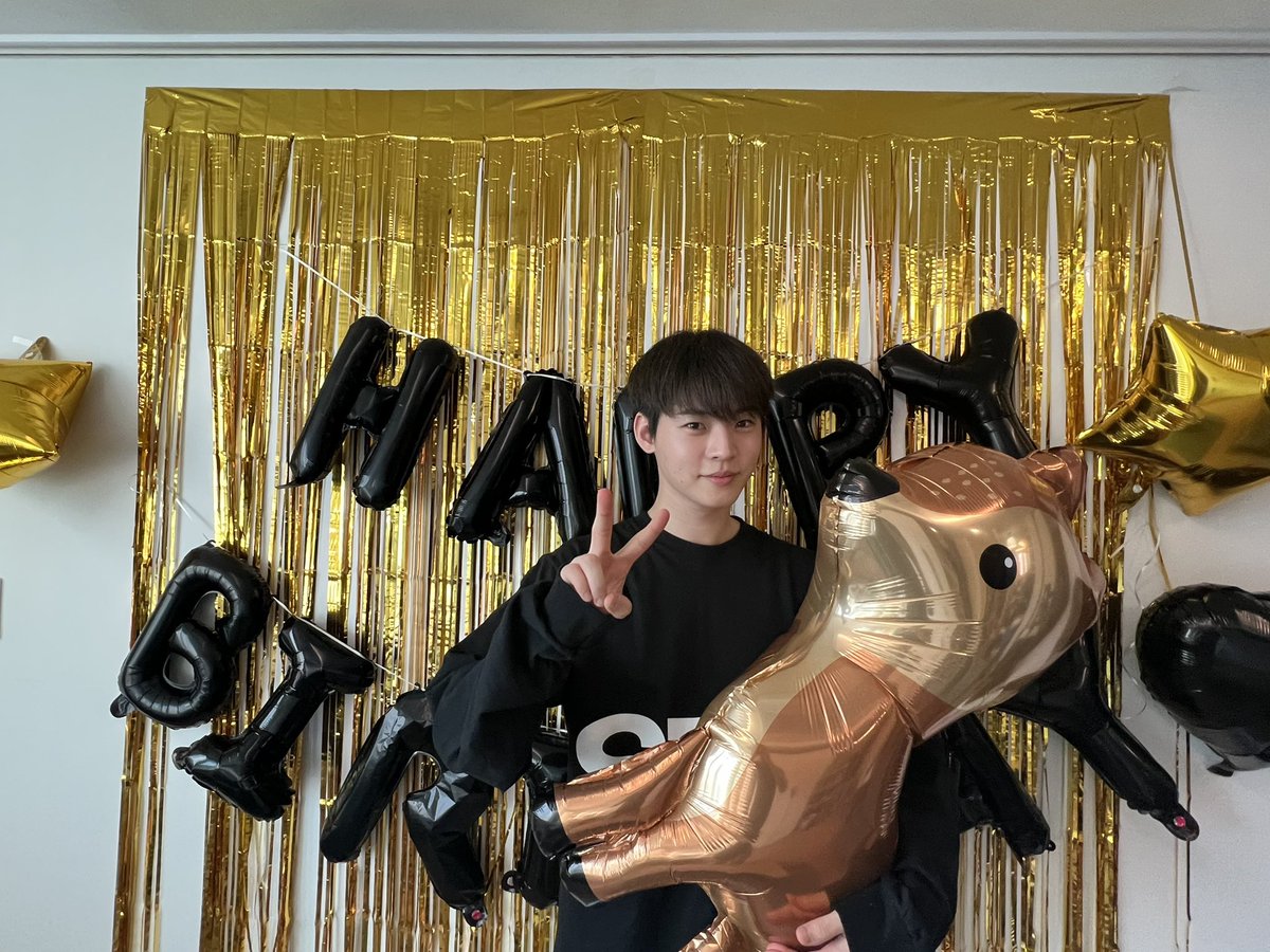 ONF_members's tweet photo. [#효진 #HYOJIN] 오늘 하루 정말 행복하게 보냈어요😊 퓨즈들 멤버들 그리고 축하해주신 모든 분들께 감사합니다💕💕 
그리고 벌써 보고싶어요 퓨즈들🥲 https://t.co/x0rwRmNKks