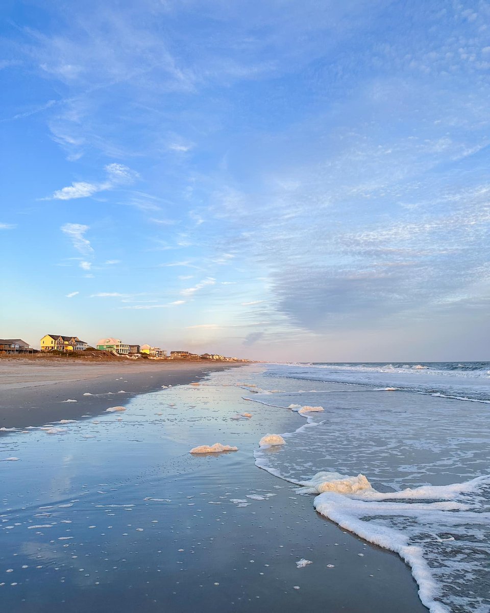 NewVisage's tweet photo. 🌍 Happy Earth Day from the beautiful Crystal Coast!

Here's to cherishing every sunset and sandy stroll in the place that gives us so much joy and serenity. ✨

📷: Denise Little Ruffin https://t.co/U7tTWR03q3