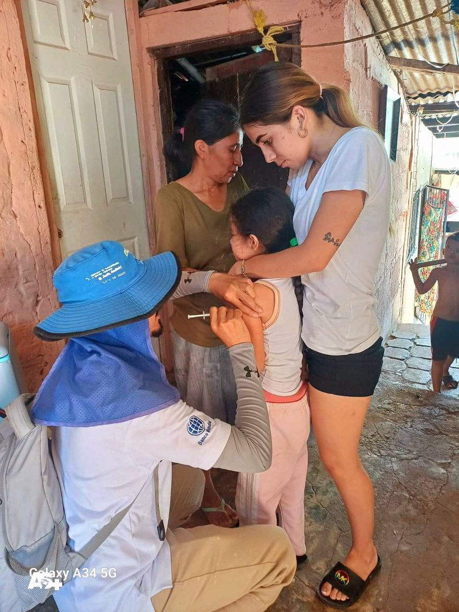 AdelanteSiempr_'s tweet photo. El @MinsaNicaragua está llevando a cabo una jornada especial de la Campaña Nacional de Vacunación en el departamento de #Granada. 💉💪

Esta iniciativa tiene como objetivo prevenir un total de 16 enfermedades mediante la administración de vacunas.

#SomosVictoriasVerdaderas 💪🇳🇮 https://t.co/2jQepb8FUV