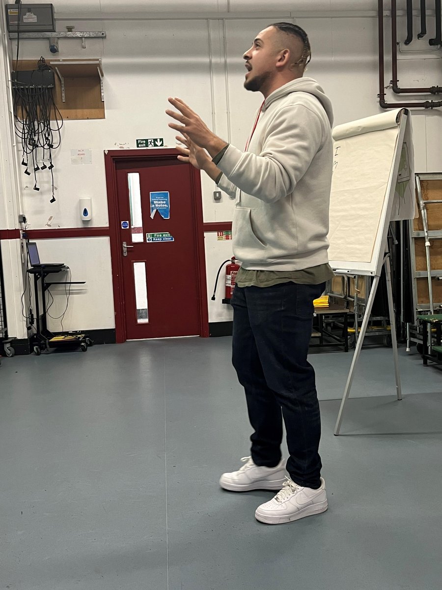 On Friday, 7MO and 7BP were lucky enough to have spoken word poet and artist Duke Al give them a workshop about 'imagination' and poetry. What an inspiring session for our very lucky students! @DukeAlDurham