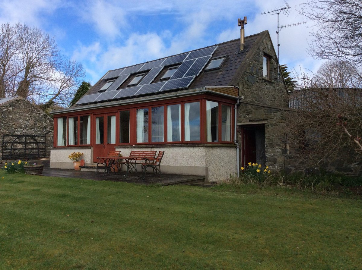 Set in a peaceful rural setting, just a few miles from the picturesque Strangford Lough and Downpatrick, Hill Cottage offers family-friendly self-catering accommodation for up to 6 people. 🏡 Self Catering aroundaboutbritain.co.uk/CountyDown/1549 #SelfCatering #Holiday #Killyleagh #CountyDown