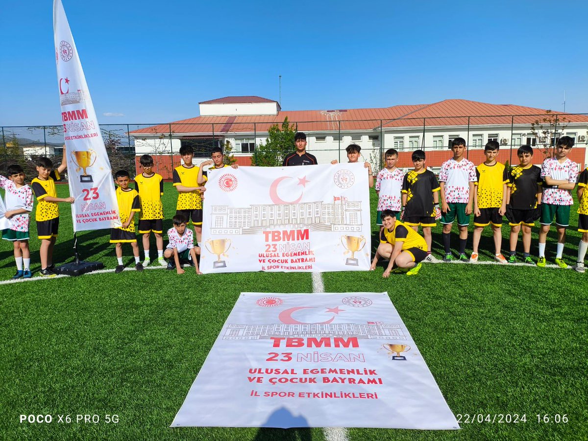 ✨23 Nisan Ulusal Egemenlik Çocuk Bayramı kapsamında Futbol  Müsabakaları Düzağaç Sentetik Sahamızda gerçekleştirildi. Müsabakaların sonunda dereceye giren sporculara madalyaları verildi.