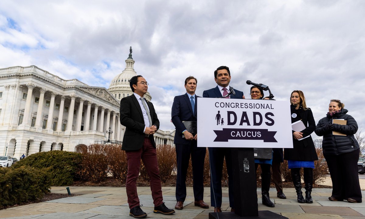 Dads caucus presses FDA on applesauce debacle. A group of Democrat dads on Capitol Hill are demanding answers from FDA about how to keep contaminated kids' food from making it to market. foodfix.co/dads-caucus-pr…