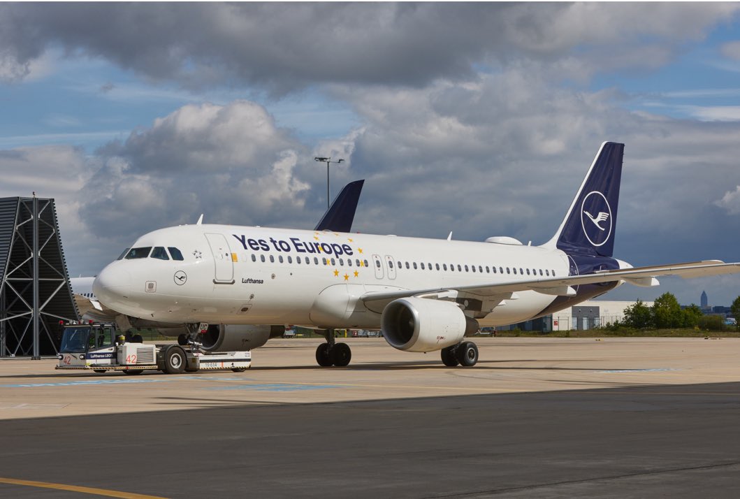Lufthansa Group s’engage pour l’Europe✈️🇪🇺avec 4 avions portant l’inscription « Yes to Europe » 1 pour #Lufthansa 1 pour #Eorowings 1 pour #AustrianAirlines et 1 pour #BrusselsAirways serviront d’ambassadeurs dans les cieux européens.  #Europe