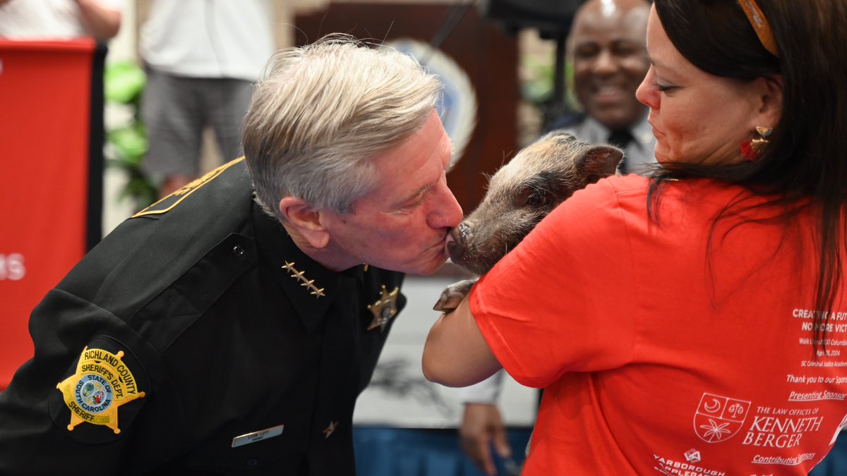 Had an incredible time at the Walk like MADD (Mothers Against Drunk Driving) fundraiser walk! Sheriff Lott went above and beyond by entering in the competition to kiss Penelope the pig to help raise funds and awareness for this important cause- And he won FIRST place! #MADD