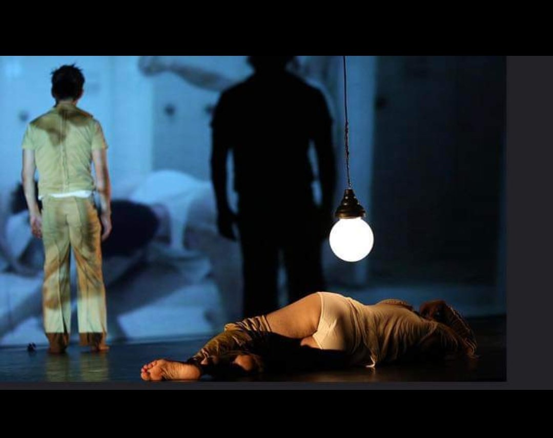 Tu hombro (2007) 
Coreografía de Miguel Mancillas
Interpretes en la foto: Isaac chau y David Salazar.
Los esperamos el 28 de abril a las 19 HRS en el teatro de la ciudad de casa de la cultura.
Dentro del festival Un Desierto para la Danza 31.

#somosconsecuencia