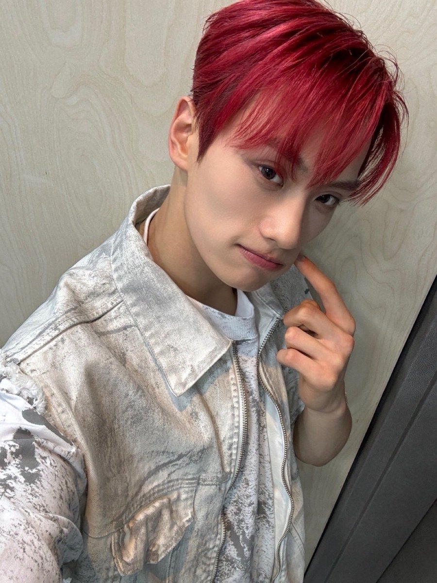 TIOT_NOW's tweet photo. [#준현]
오늘 락땡 첫 쇼케이스 와주셔서 진심으로 감사합니다
많이 아쉽고 더 잘 해야했는데
로티.....라는 어색한 단어 앞에 제가 긴장 많이 했나봐요
로티....! 진심으로 또 감사하고 자랑스러운 baby 될게요
밥 맛있는거 먹어요...........!( 오늘따라 좀 어색하다..)

#금준현 #KUMJUNHYEON
#TIOT #티아이오티 
#Kick_START #ROCKTHANG