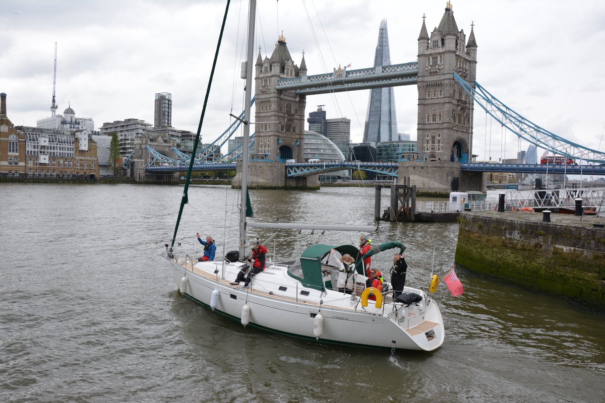 This morning's outbound lock. Thames Sailing Barge 'Gladys' and visiting vessels, Beneteau sailing vessel 'Yolo' and Azimut 'Cat's Pyjamas'. Safe passage and see you again soon
#skdmarina #skdocks#LetsDoLondon #londonmarina #SeaYouSoon