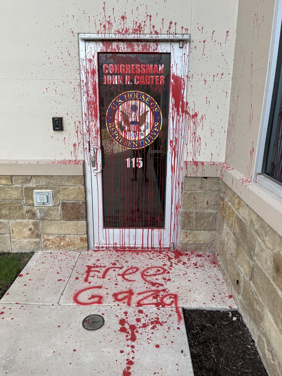 🚨 ÚLTIMA HORA: Activistas propalestinos vandalizaron la oficina del congresista @JudgeCarter en Washington: 'Activistas antiisraelíes desquiciados han destrozado mi oficina de Georgetown. Permítanme dejar dos cosas claras: mi apoyo a Israel es inquebrantable y su intimidación no