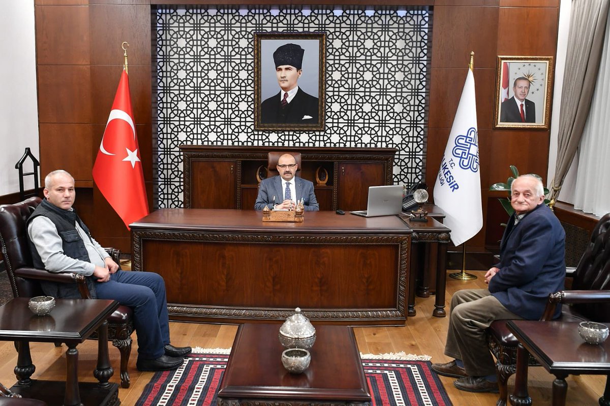 🔹 Hayırsever Ali Dereli, 🔹 Foga Pastanesi İşletmecisi Dursun Albayrak, 🔹 Turizmci-Yatırımcı Erdinç Dinç, Vali İsmail Ustaoğlu’na ziyarette bulundu.