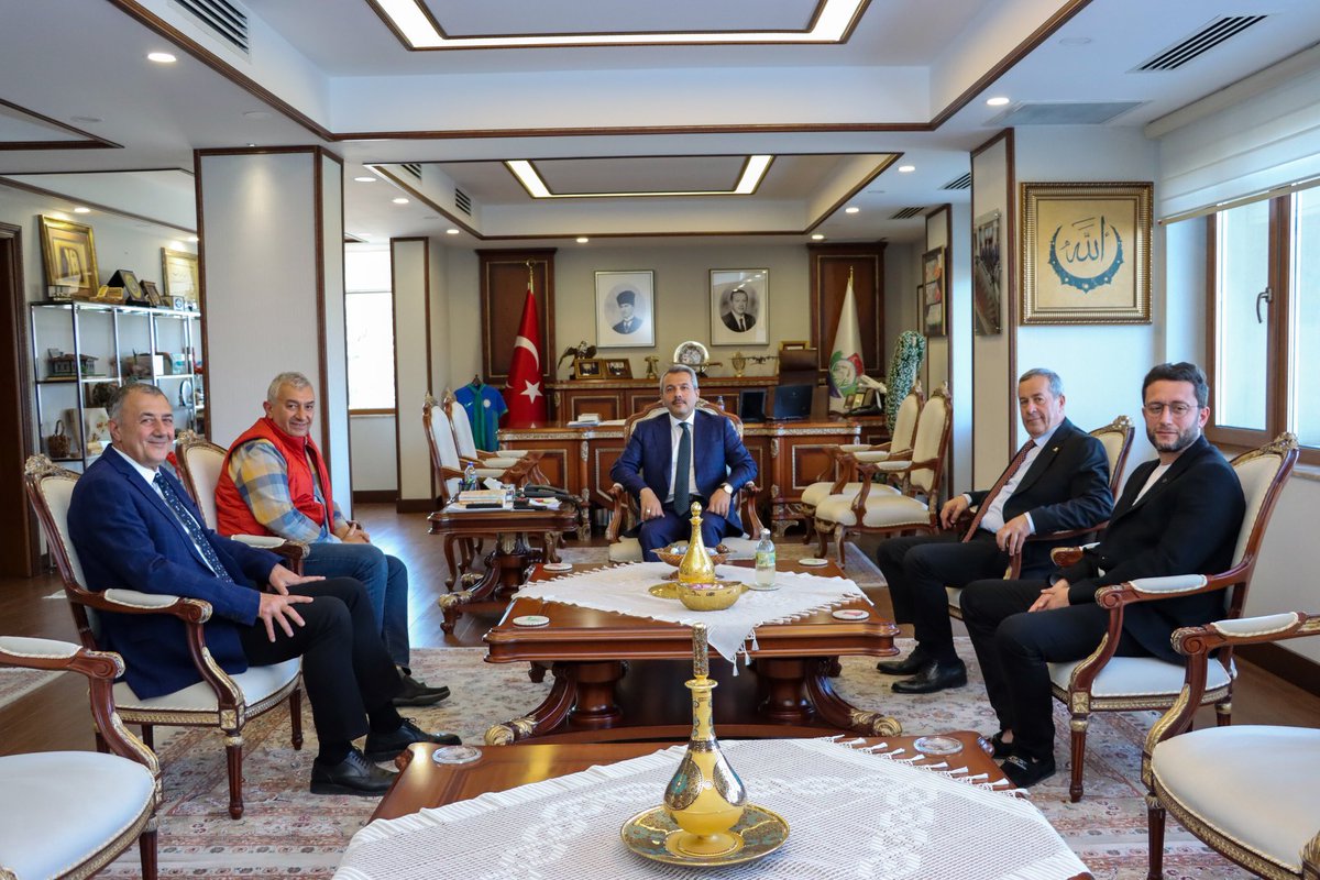 Ardeşen Belediye Başkanımız Enver Atagün ve Pazar Belediye Başkanımız Neşet Çakır ile birlikte Rize Valimiz Sayın İhsan Selim Baydaş’ı ziyaret ettik. İlçemiz ve bölgemiz için çok olumlu geçen görüşmemizde önümüzdeki dönemde yapılacak projelerle ilgili bilgi alışverişinde