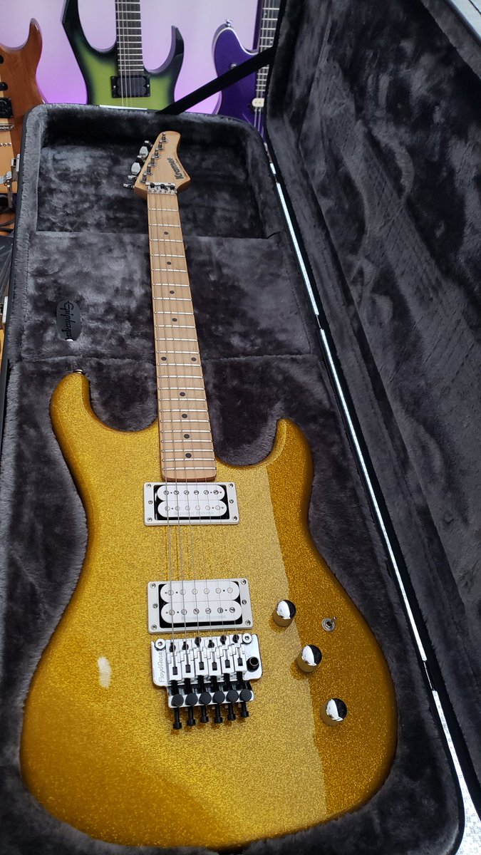 The Sparkley yellow 💛 one. 
#kramerguitars #kramerpacer #80sguitar #EddieVanHalen #yellowguitar #sparklefinish #floydrose #seymourduncan #floydrose #superstrat #electricguitar #guitarmania #guitarpics #guitarphoto #guitar