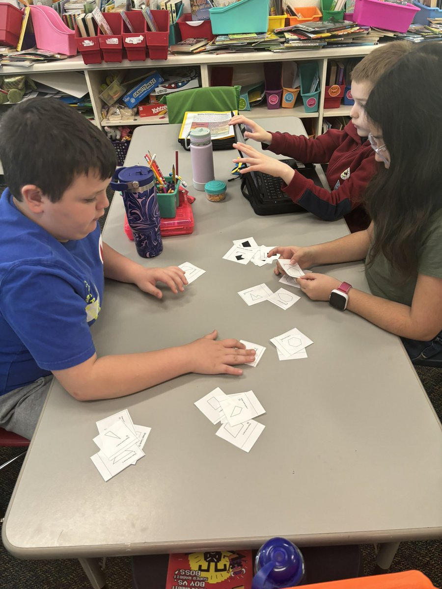 Mathematicians sorting shapes! <a href="/CCSD59/">CCSD59</a> <a href="/D59Byrd/">Admiral Byrd Elementary</a> #TogetherWeCan