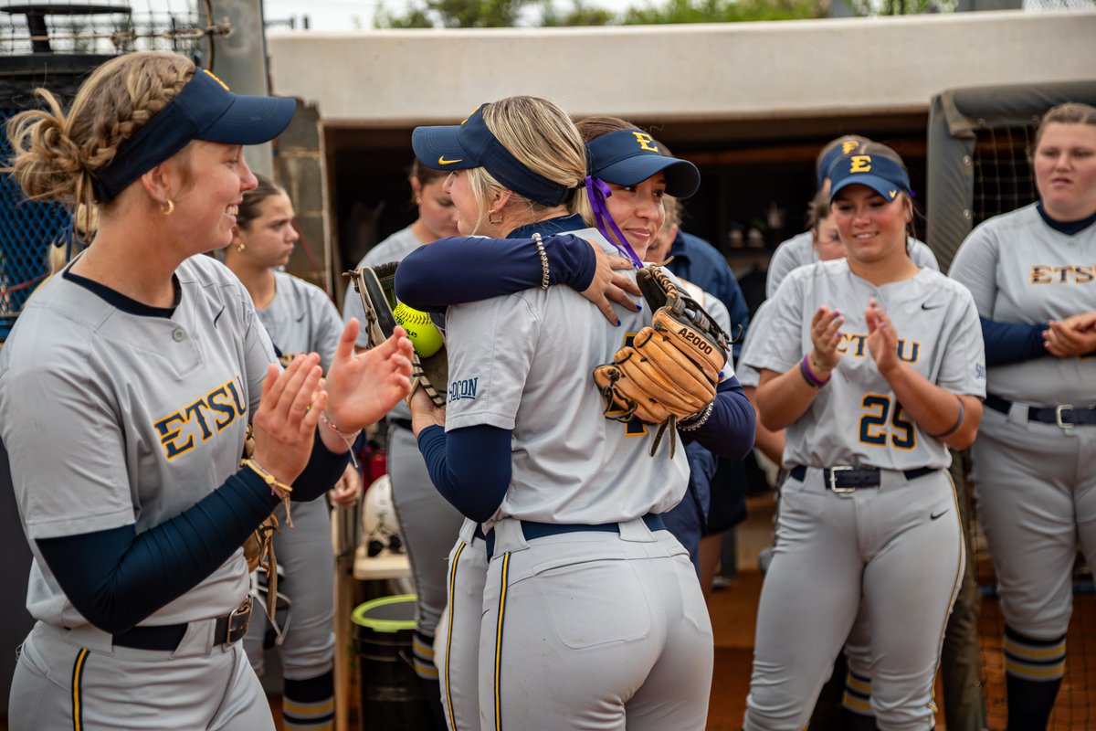 𝘾𝙤𝙣𝙜𝙧𝙖𝙩𝙪𝙡𝙖𝙩𝙞𝙤𝙣𝙨 𝘾𝙖𝙢𝙚𝙧𝙤𝙣 On Sunday, @cameronyyoung was recognized for breaking the Bucs' all-time doubles record as she belted her 43rd career double in the 5-0 win at Mercer on April 14... Young broke Lindsay Lane's (2002-05) mark of 42❗️ #BeGreat