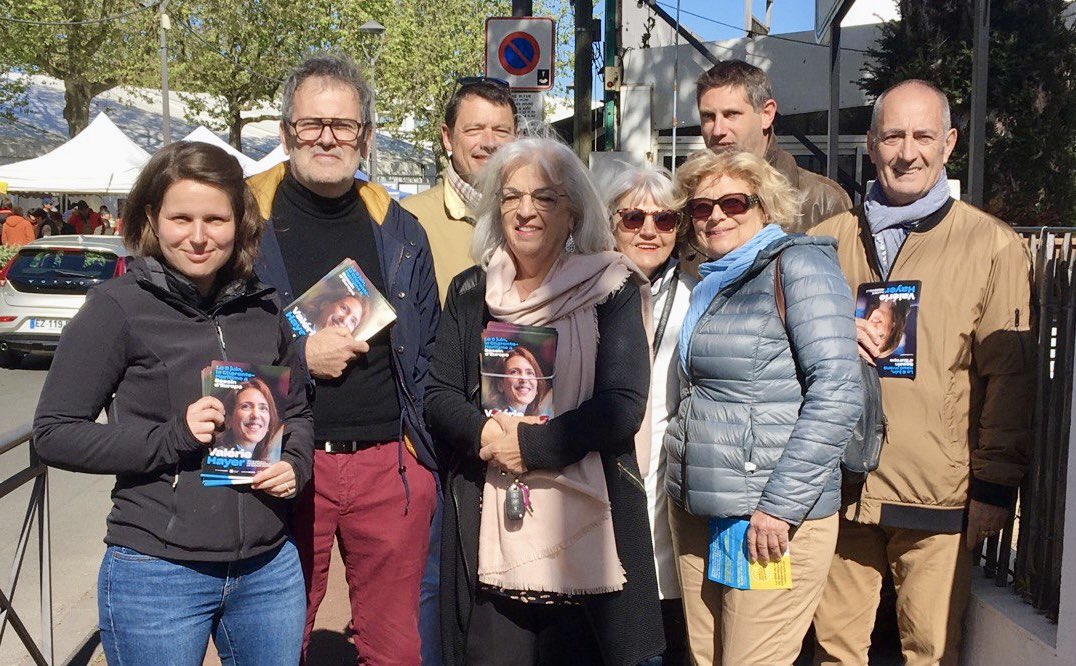 Au marché de Royan, en présence du député @RaphaelGerard17, de sa suppléante Evelyne Delaunay et des militants pour défendre notre #BesoindEurope. Le 9 juin, faisons le choix de l’Europe dans l’intérêt des Français et de la France ! Merci aux Charentais pour leur accueil !