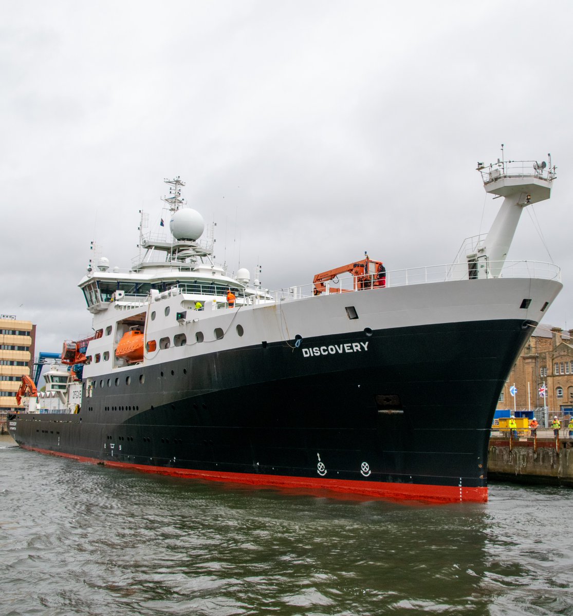 On #EarthDay, we’re pleased to welcome back Royal Research Ship (RRS) Discovery to Rosyth for routine maintenance and upgrades. We’re proud to support the RRS fleet ensuring they can continue to conduct innovative scientific research into our oceans and polar regions. @NOCnews