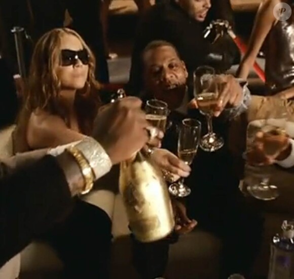 Maddpoprecords's tweet image. Mariah IS A BOSS!! Beyonce everybody man husband Jay Z #needed Mariah Carey for HIS 1ST #1 

You're welcome is the right answer #SILVERSPOONS 💯