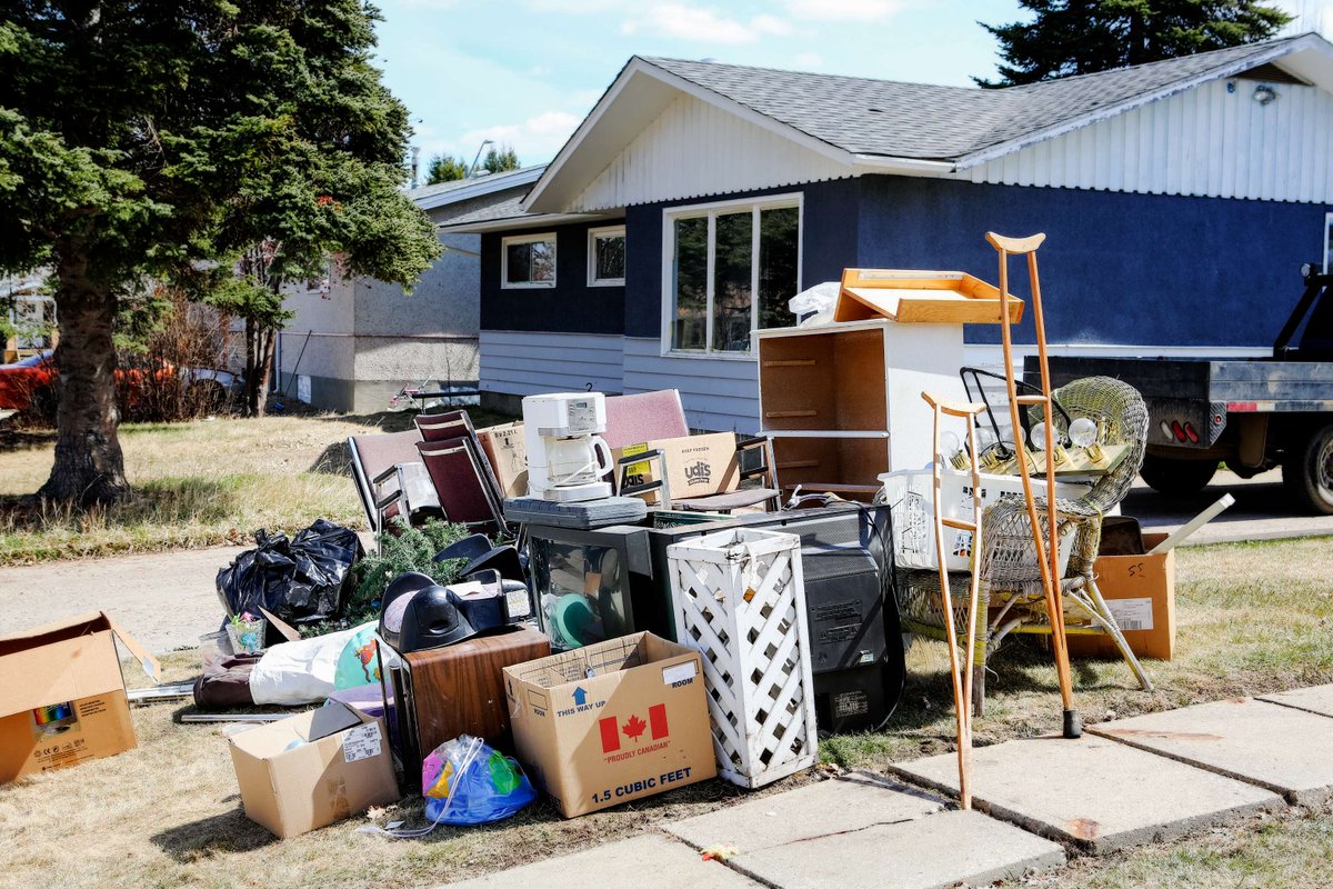 Treasure Hunt is returning May 3 - 4. Join the fun and shop curbside of participating neighbours homes. After Treasure Hunt, residents can bring eligible large items to the Public Works yard on May 5, 9 AM - 4 PM for free disposal. More: ow.ly/KPCQ50Rkiaj