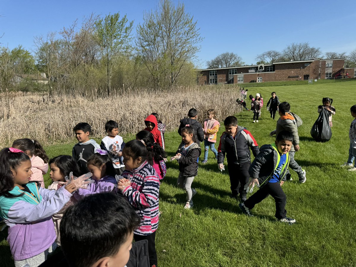 Happy Earth Day! 🌎 “Pick Up 5” Challenge.  Little Lions helped pick 5 trash items each to help keep our earth and critters safe 🦁