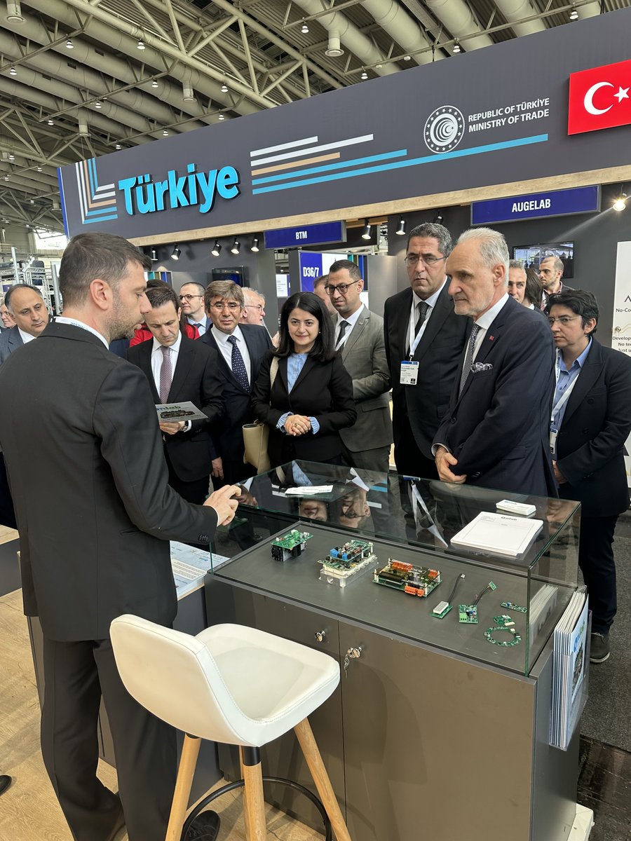 Endüstri gelişimi konusunda dünyanın en büyük fuarlarından biri olan Hannover Messe 2024 Fuarı’na Türkiye pavilyonunda @itokurumsal'ın davetlisi olarak, Genel Müdürümüz M. Fatih Özsoy, Genel Müdür Yardımcımız Burak Keskik, #Teknoparkİstanbul ekibimiz ve Ar-ge firmalarımız