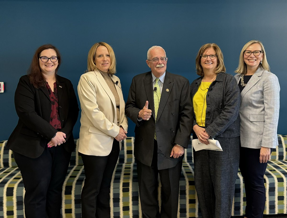 I had a great time this morning at @BoozAllen for a site visit. Thank you for hosting a very productive conversation about AI, federal IT modernization, and workforce development.