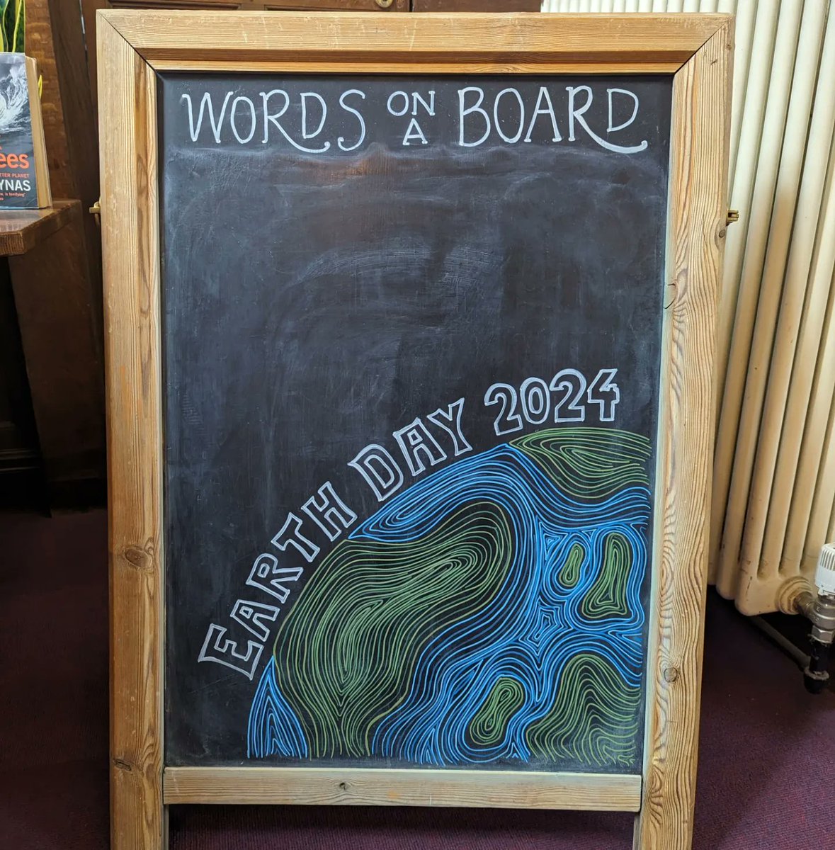 Celebrating #EarthDay 🌍 The theme for 2024 is #PlanetVsPlastics Check out our gorgeous display! (if we do say so ourselves...) Learn about the effects of climate change and the natural wonders of the world by visiting your school library! #GreatSchoolLibraries #TeamBerko