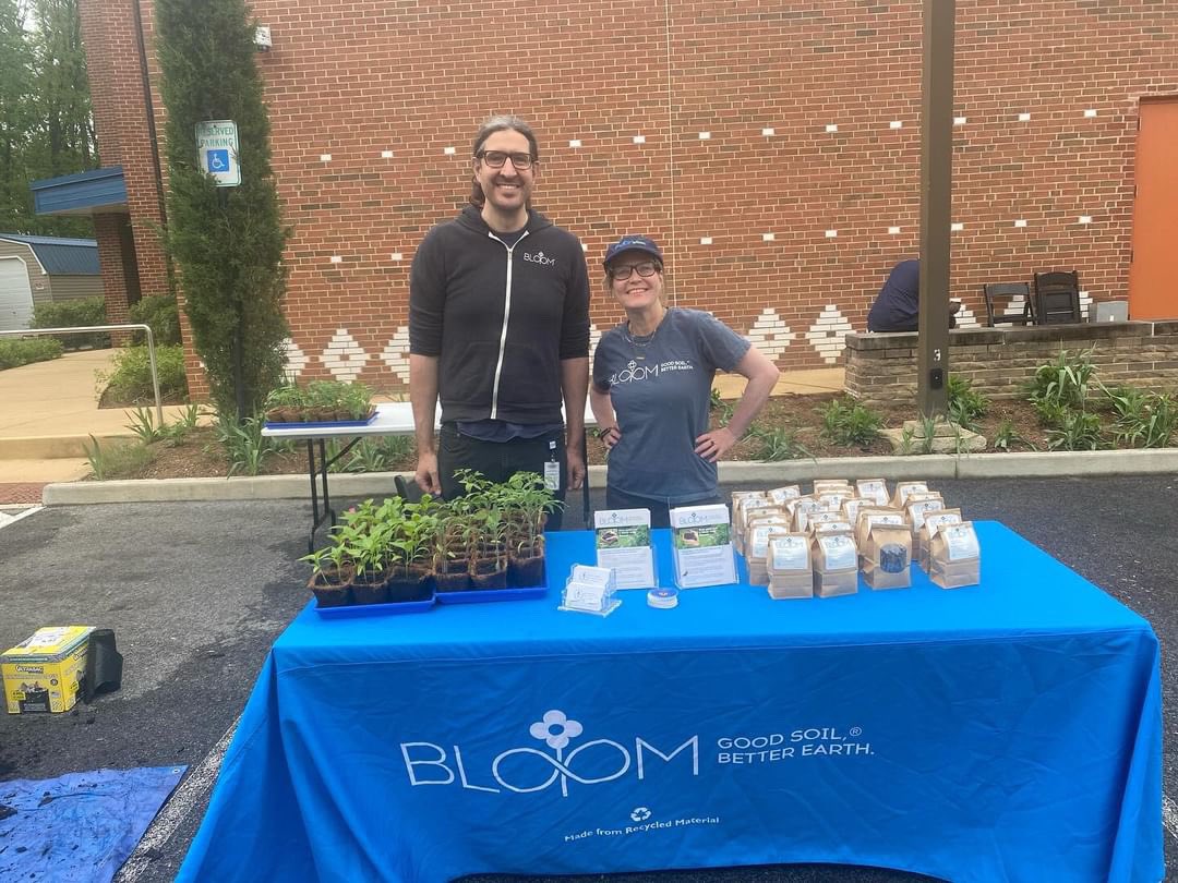 Happy Earth Day! The Bloom team celebrated at the @SmithsonianACM Earth Day Festival, giving free samples of our DC developed, all natural, Bloom! Learn more about our nutrient rich fertilizer here: Bloomsoil.com