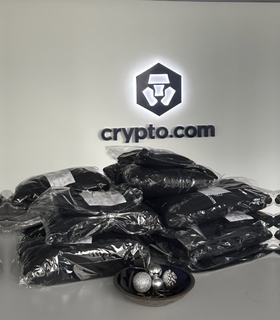 Alooo 3 kişiye #crofam hoodie/tshirt hediye t.me/Cryptocom_TR katıl ✋ @Cryptocom_TR takip👌 2 arkadaşını etiketle🙌 RT Like 😎 “Got me in crypto”