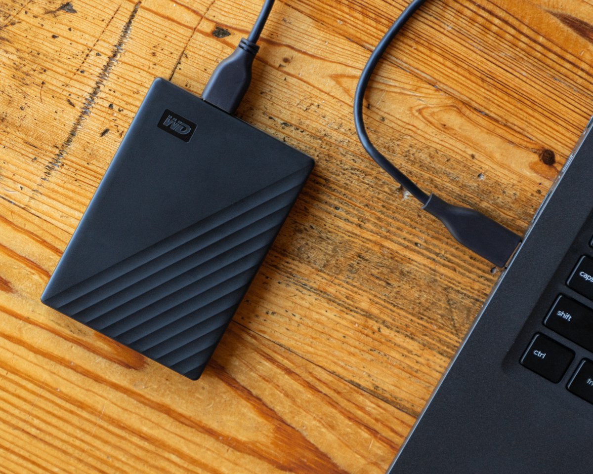 Garanta que tudo o que você criar não seja perdido e faça #BackupComWD no HD Externo #MyPassport da WD!

Um software de backup automático está incluso para te ajudar. 😉