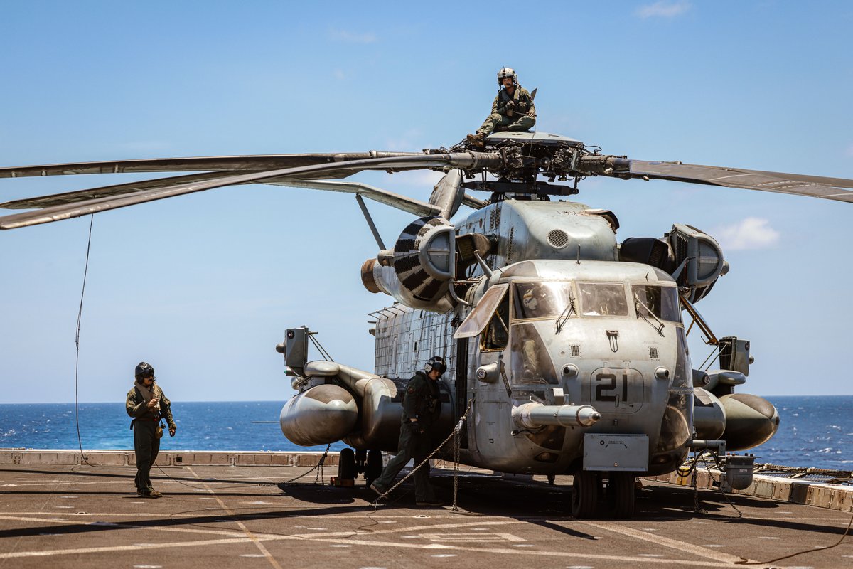 #Marines assigned to @15thMEUOfficial prepare a CH-53E Super Stallion for flight operations aboard the amphibious transport dock USS Somerset in the South China Sea, April 11. Somerset and the 15th MEU are conducting routine operations in the U.S. 7th Fleet area of operations.