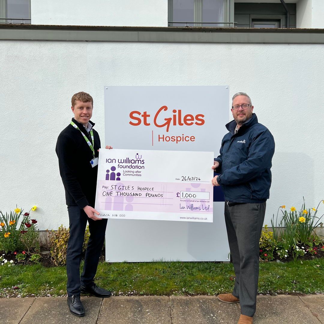 Thank you to @ianwilliamsltd, who recently donated £1,000! Craig, the organisation's supervisor, joined us for a cheque presentation and told us that our hospice would always hold a special place in his heart, after a member of his family received end of life care here 🧡