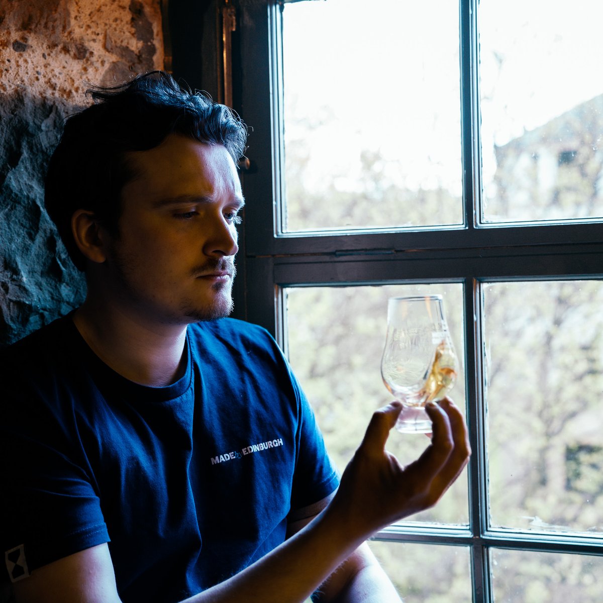 '#58 has that rich cinnamon spice that you associate with a sherry-matured whisky and a slight heat that you typically get on a high-strength cask strength dram. I really like it.' - Elliot, Lead Distiller 🥃 #SingleCask #HolyroodDistillery #edinburghlife ##drinkresponsibly