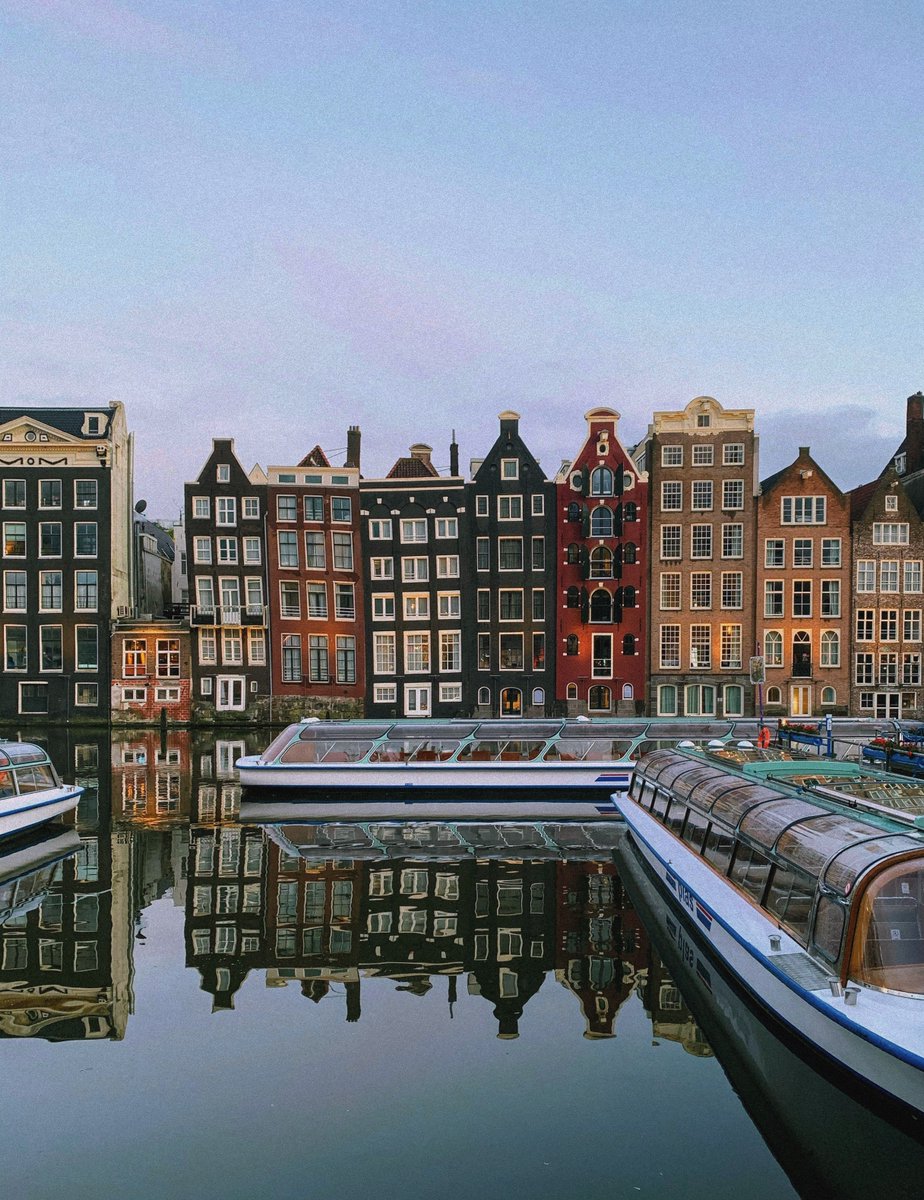 If you visit Amsterdam and you don't take a pic by a canal, did you even really go at all? tripadv.sr/3Ur0vpu