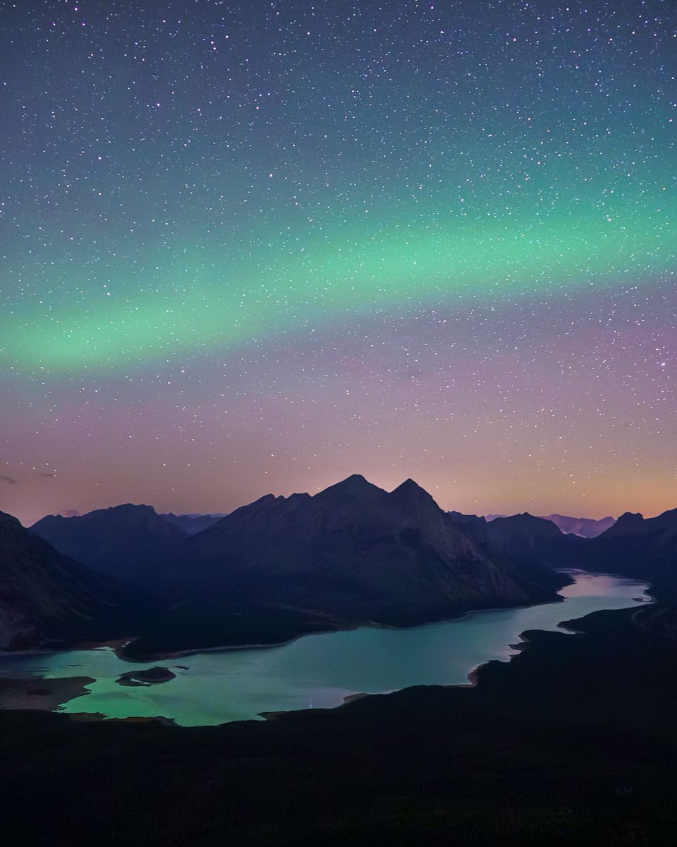 Happy #EarthDay! 🌎 Here in Canmore and Kananaskis, we're all about protecting this beautiful backyard of ours. Learn how to explore Canmore and Kananaskis in an eco-friendly way: bit.ly/3JowSyD 📸IG: mthiessen, isabelle_beaudoin_photo, martin__taz, khalil_mart