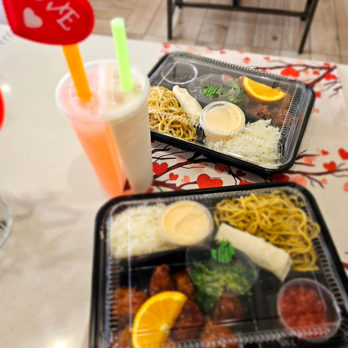 #happyhour <a href="/FullSail/">Full Sail University</a> monday-Thursday buy one entree get one 50%