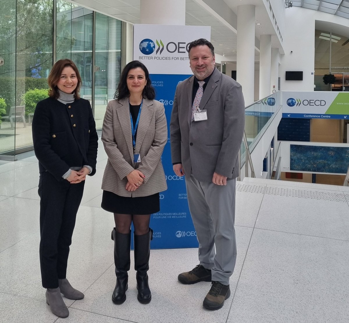 Échange prometteur entre @EnvironnementQc et @OCDE_local sur l’économie bleue, l’économie circulaire et la gouvernance de l’eau. Merci @OR_orianaromano pour cette discussion productive, ouvrant la voie à de nouvelles collaborations! 🌊🔄💧  @OCDE_fr @MRIF_Quebec