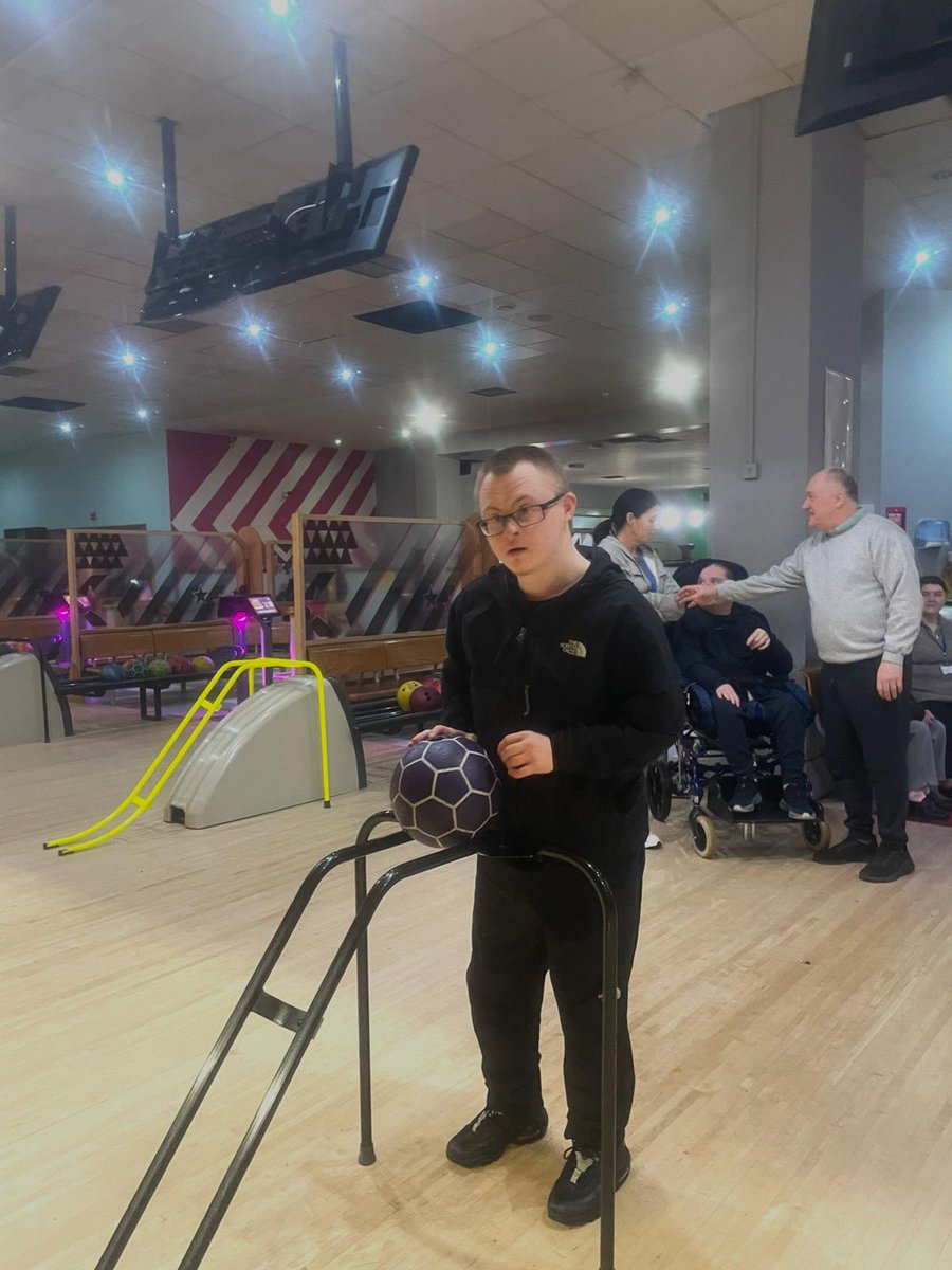 A group from our Merseyside Day Services enjoyed a day out to the bowling alley with their support team 🎳 They group had a great time and even got a nice lunch out!