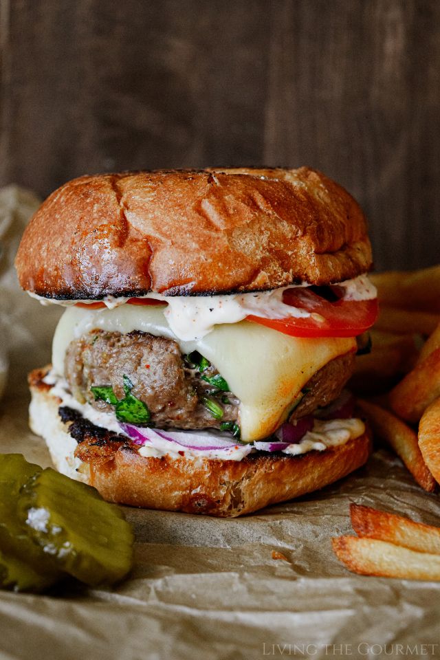 Today we’re whipping up a batch of juicy burgers infused with the aromatic goodness of garlic, plenty of Parmesan cheese, julienned spinach, and just a hint of heat courtesy of Korean red pepper flakes. livingthegourmet.com/2024/04/parmes… #foodporn #foodie