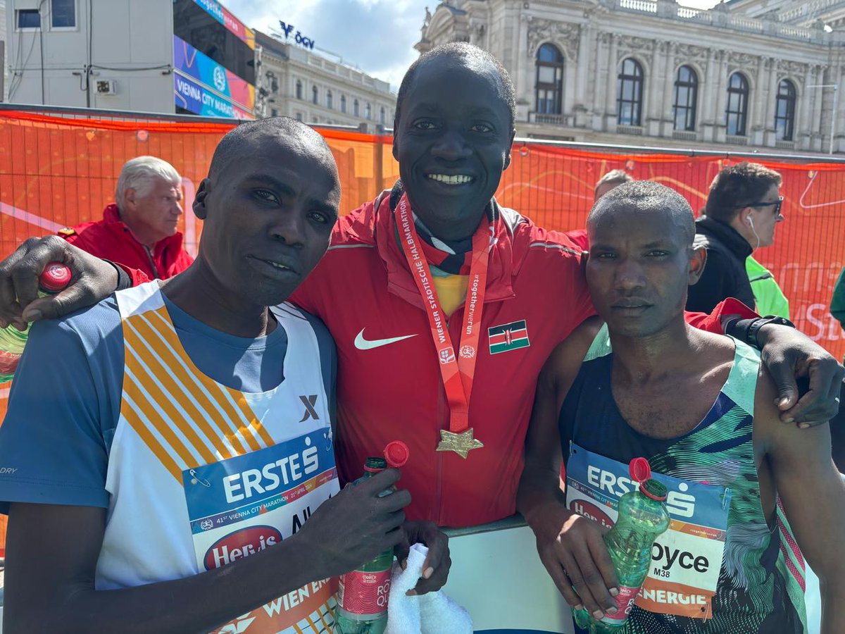At the @Vienna_Marathon 2024 held on Sunday, April 21, Kenyan ambassador Maurice Makoloo met Albert Kangogo, who placed 3rd in the men's marathon, and Faith Chepkoech, who came in 2nd in the women's marathon. #MakeItKenya
