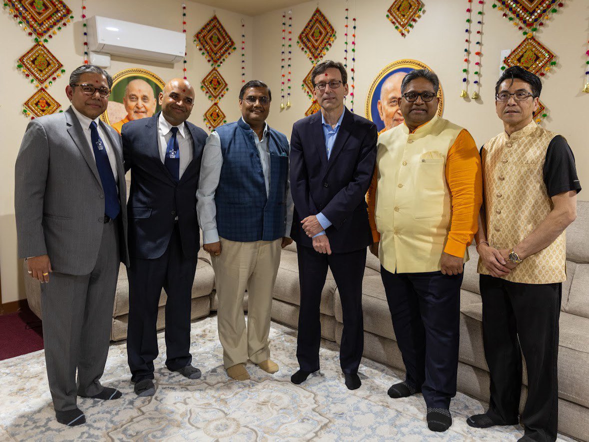 BAPS_PubAffairs's tweet photo. It was an honor to welcome Washington State Attorney General @AGOWA Bob Ferguson and Consul General of India, Seattle @PrakashMEA to the @BAPS Mandir in Redmond. Thank you for your visit! https://t.co/vEoDsndQro