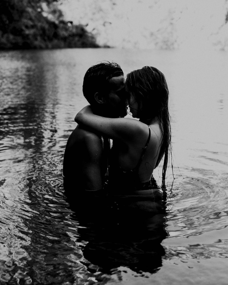 loveontrip's tweet photo. "On croit que l'amour provient de l'attirance physique. Il n'en est rien. L'amour survient lorsqu'on décide de lâcher prise et de s'abandonner à l'autre."

- @loveontrip 
#citation #penséedujour #amour https://t.co/drvmbJeBpv
