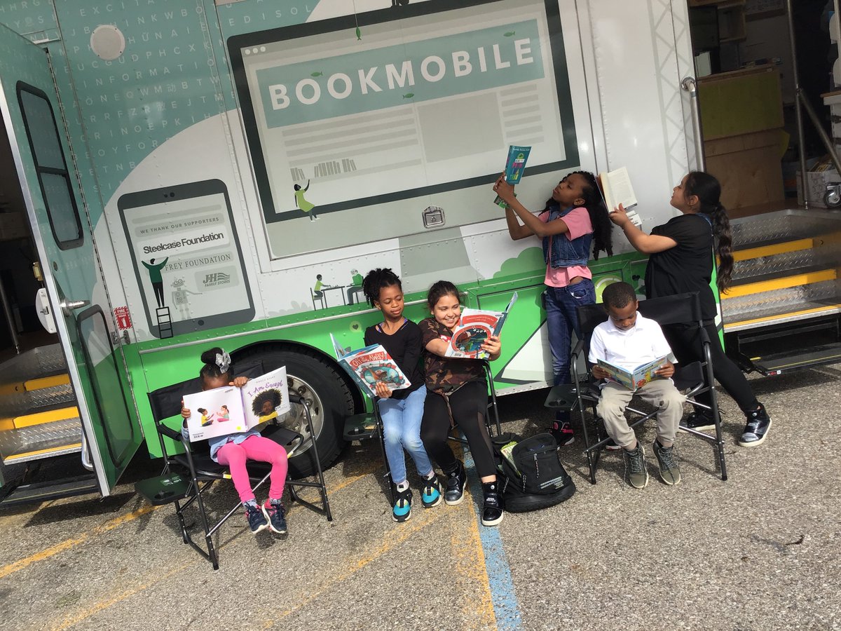 🎉The @kdlnewsBookmobile, a mobile treasure in Kent County, recently celebrated 5⃣years on the road, spreading joy & #literacy throughout the community. 🚐The KDL Bookmobile holds a special place in the hearts of everyone it visits. #IMLSmedals #LibraryWednesday